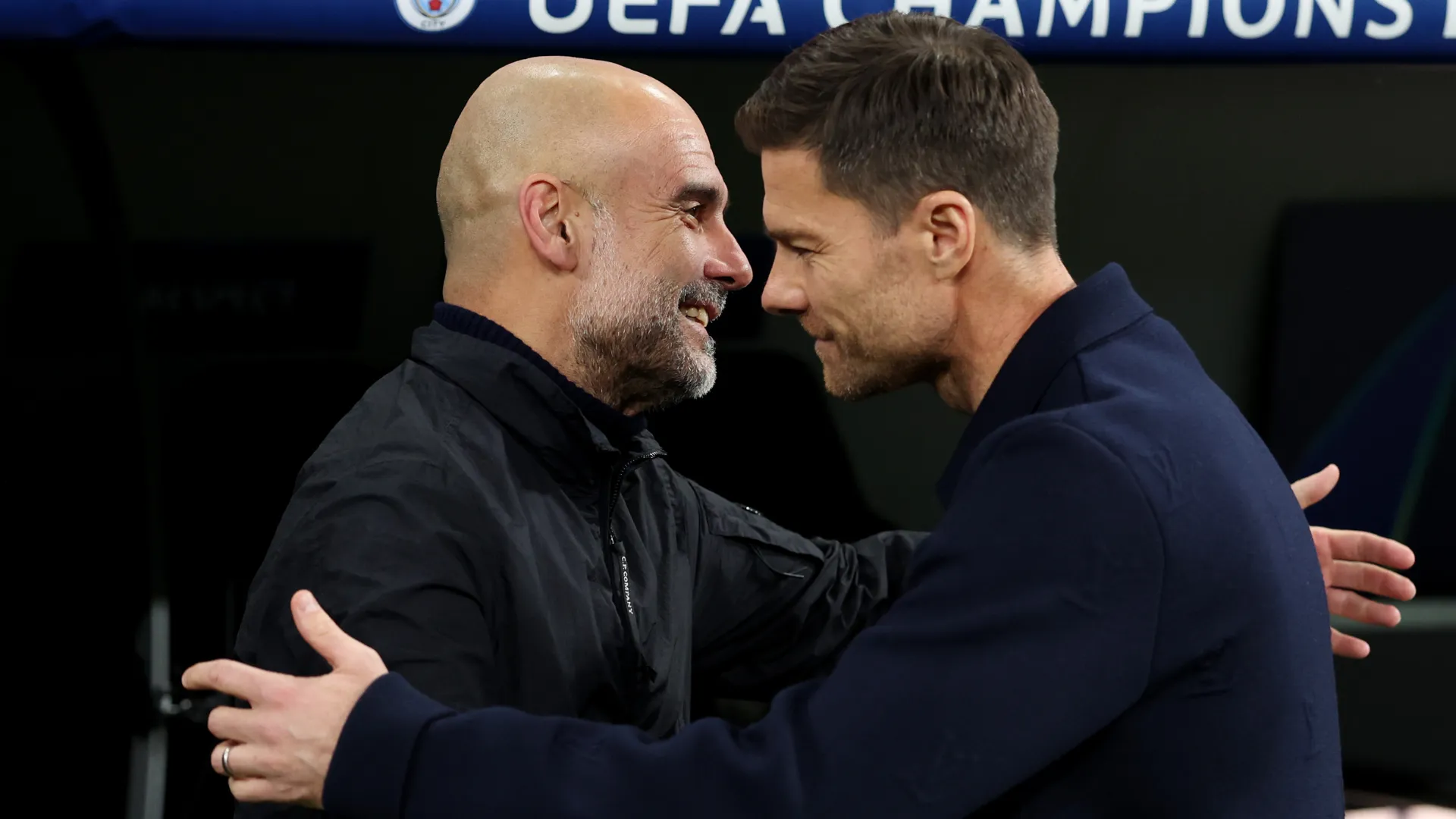 Xabi Alonso e Guardiola em jogo de Real Madrid x City