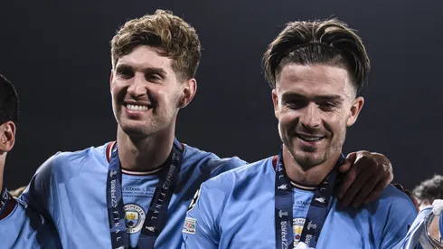 Stones e Jack Grealish, pelo Manchester City.  IMAGO / Nicolo Campo
