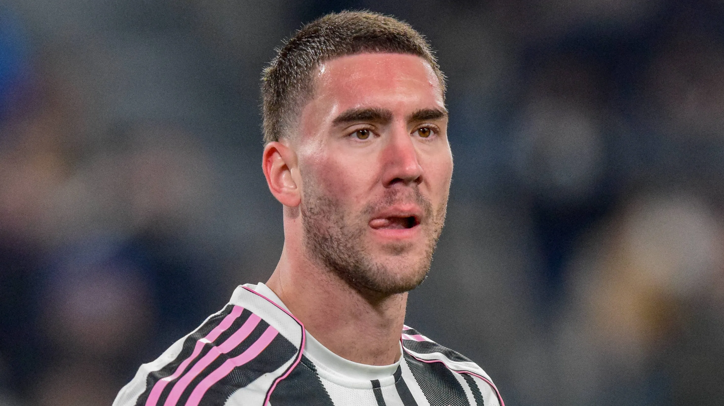 Vlahovic, em campo, pela Juventus