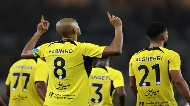 Fabinho em partida do Al-Ittihad em 2024 – Yasser Bakhsh/Getty Images