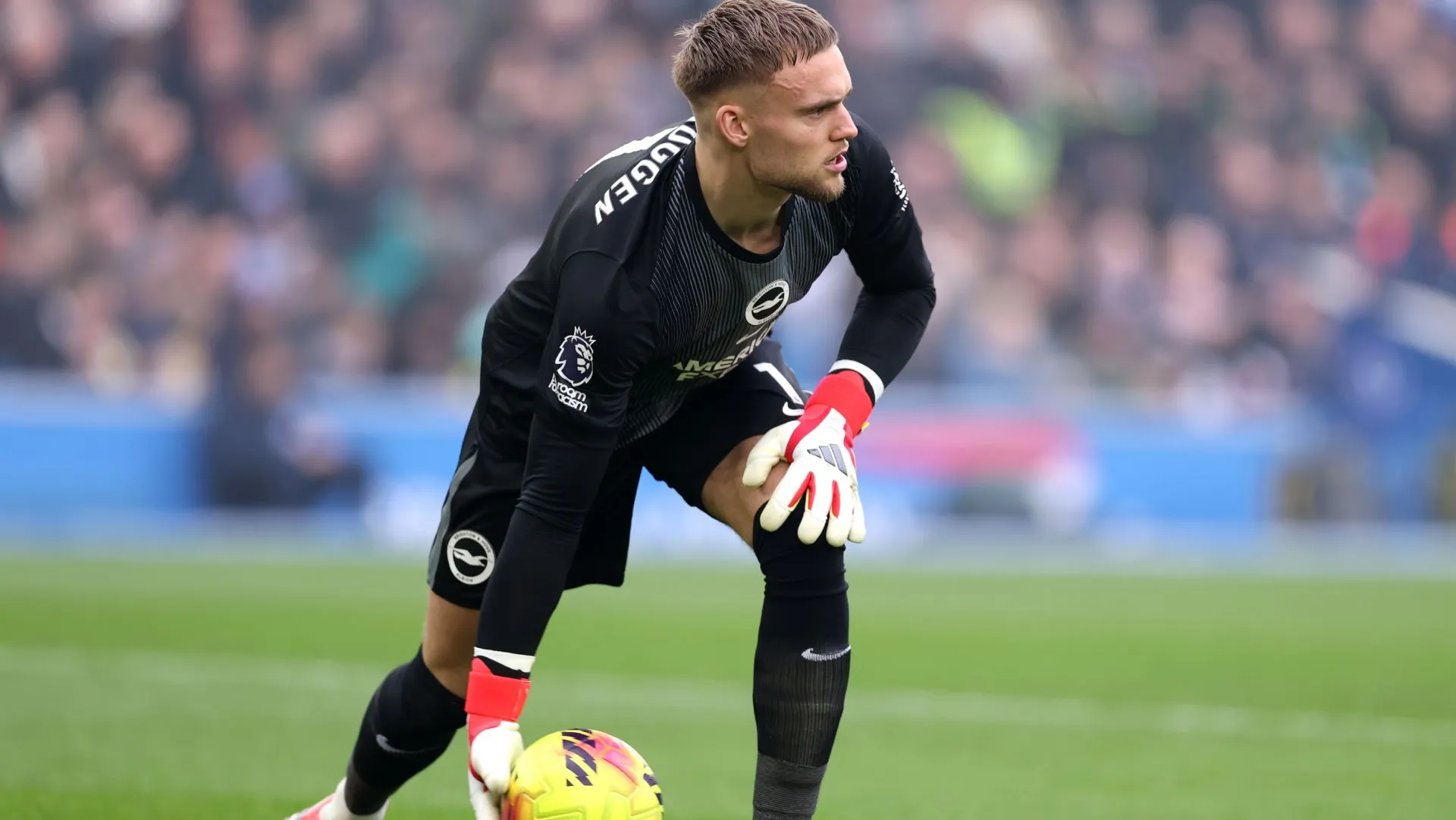 Bart Verbruggen durante partida da Premier League. Foto: Justin Setterfield/Getty Images