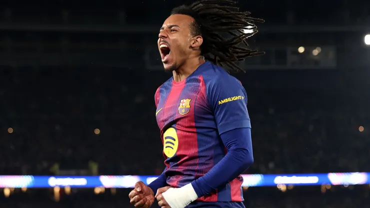 Koundé comemorando gol pelo Barcelona