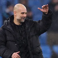 City vence o Fulham e cola novamente no Arsenal