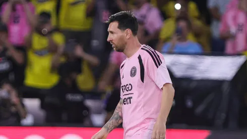 Lionel Messi, do Inter Miami, faz aquecimento antes de um amistoso entre Barcelona SC e Inter Miami no Estádio Monumental Isidro Romero Carbo em 7 de fevereiro de 2026, em Guayaquil, Equador. (Foto de Franklin Jacome/Getty Images)

