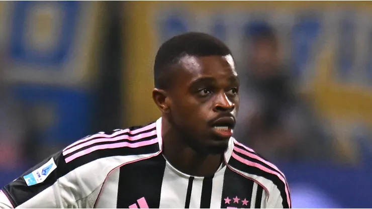 Juventus quer blindar Pierre Kalulu após zagueiro virar alvo da Premier League. (Photo by Alessandro Sabattini/Getty Images)