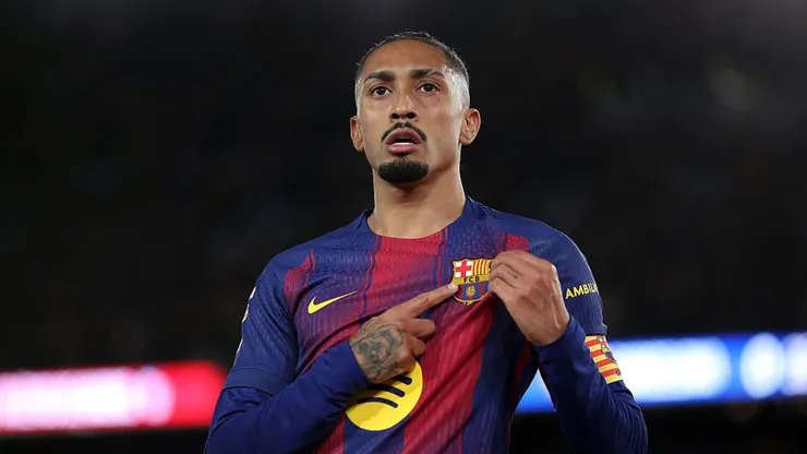 Raphinha é baixa para Hansi Flick no Barcelona. Eric Alonso/Getty Images.