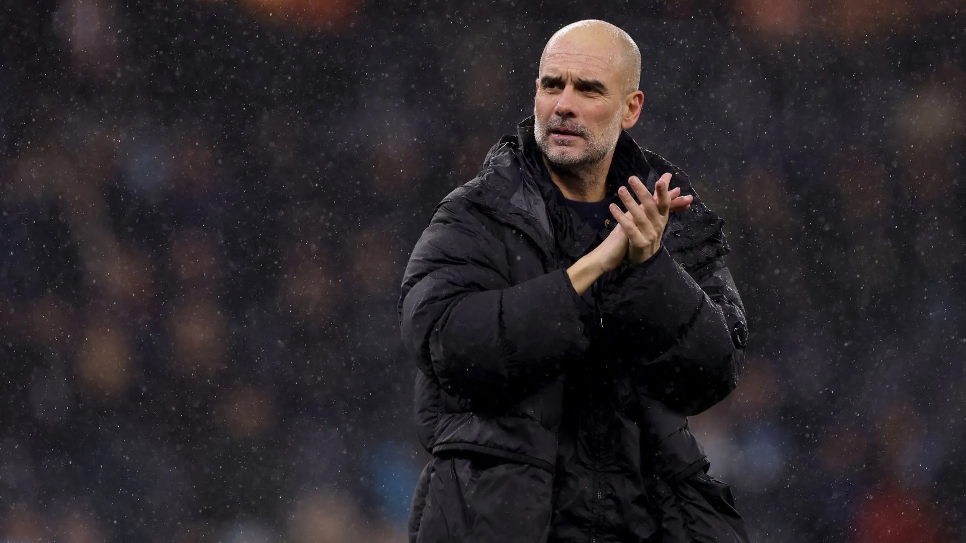 Guardiola substituiu Haaland durante o jogo entre Manchester City e Fulham (foto: Carl Recine/Getty Images)