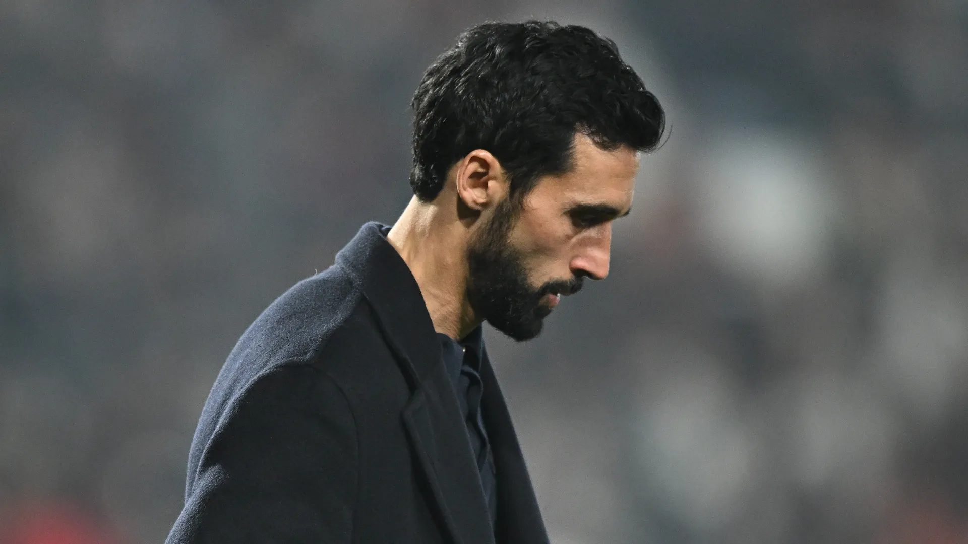 Álvaro Arbeloa com a cabeça baixa após jogo do Real Madrid