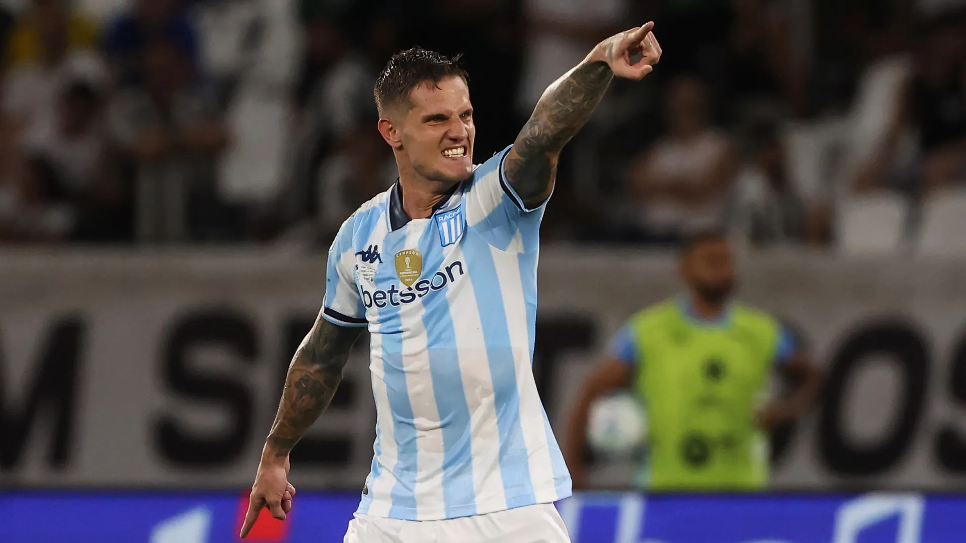 Bruno Zuculini comemora contra o Botafogo