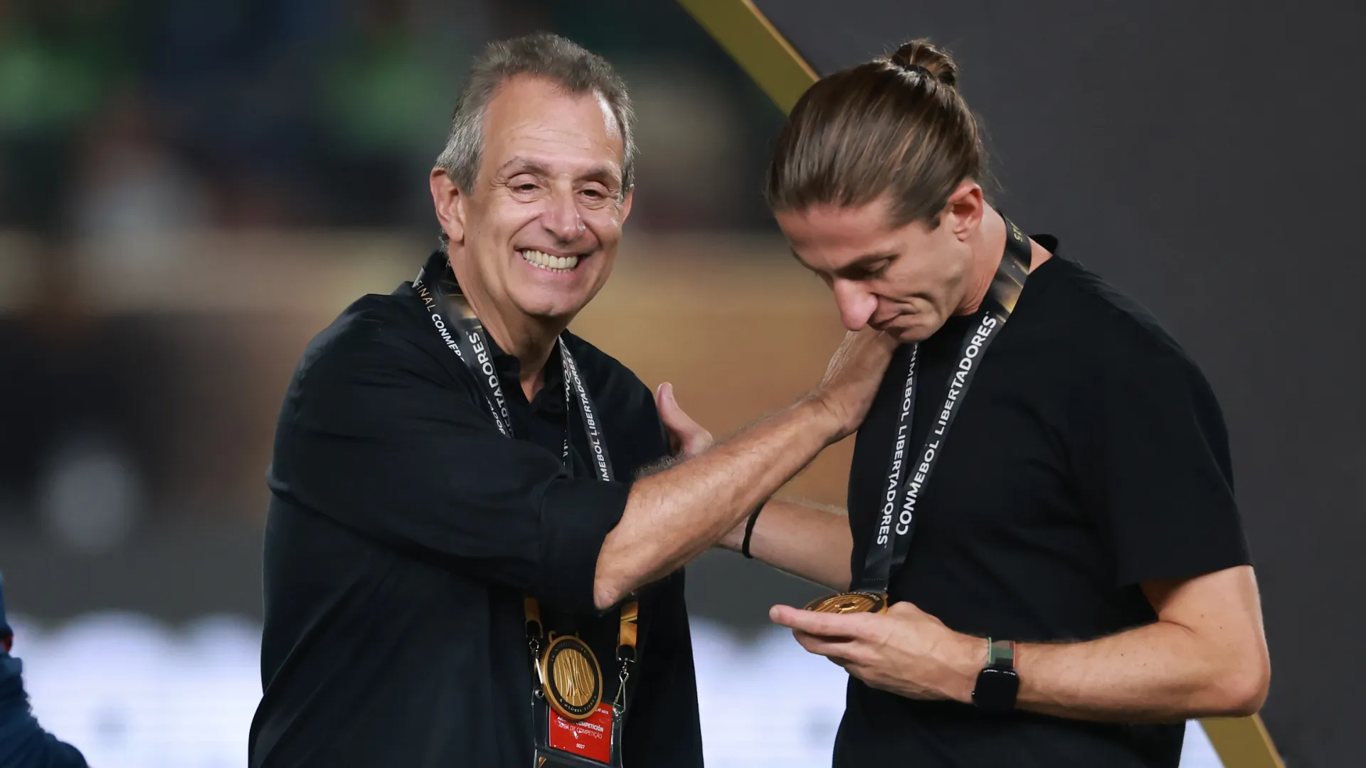 Luiz Eduardo Baptista junto com Filipe Luís na final da Libertadores