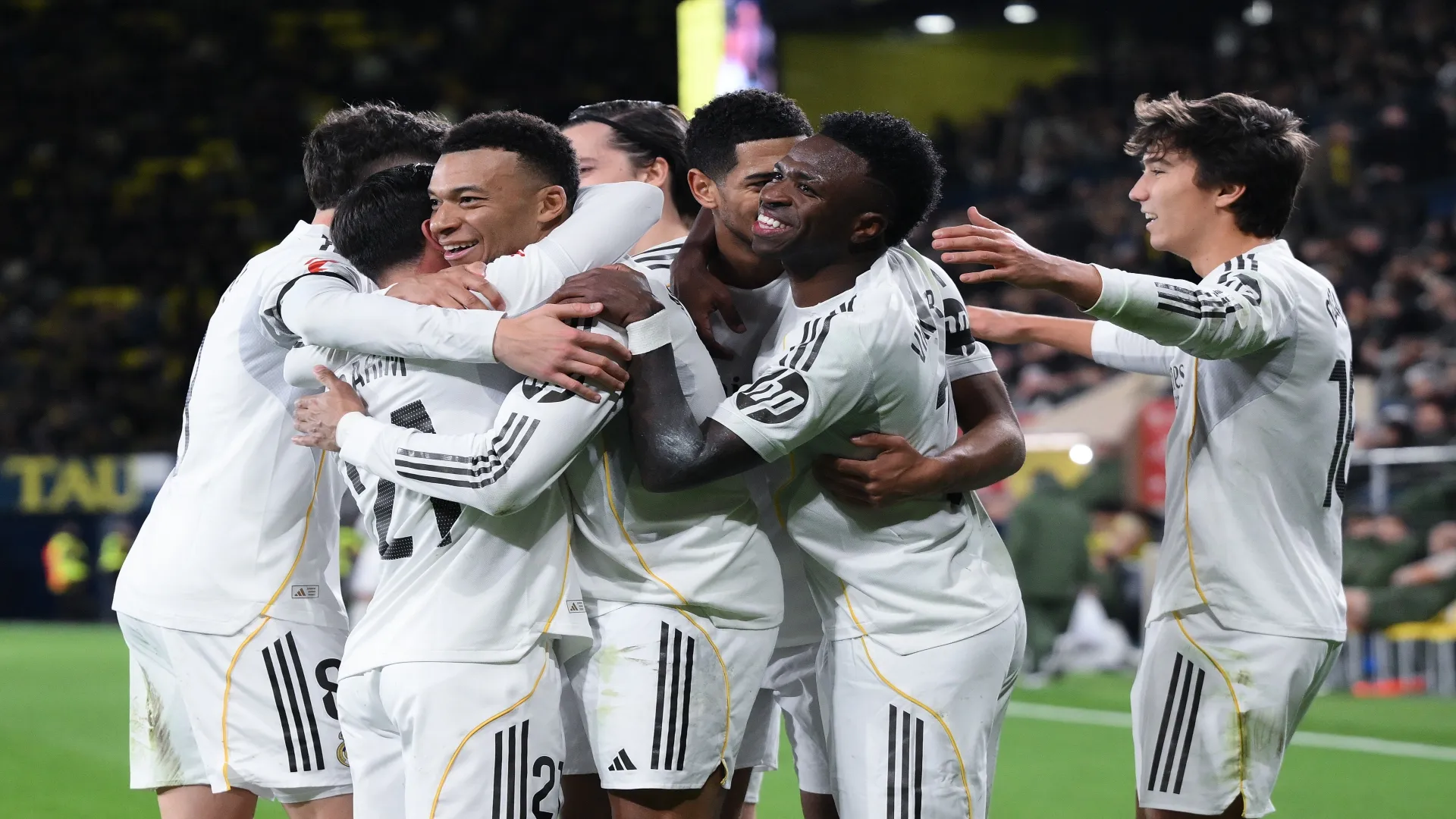 Jogadores do Real Madrid comemoram gol em La Liga – David Ramos/Getty Images