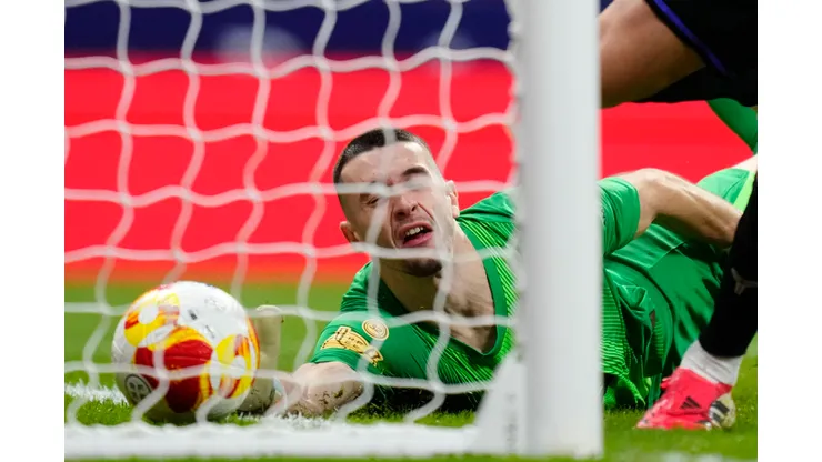 Atlético de Madrid x FC Barcelona, Barça - Copa do Rei. Joan García, goleiro do Barcelona e da Espanha, não evita o gol do Atlético durante o primeiro jogo da semifinal da Copa do Rei entre Atlético de Madrid e FC Barcelona no Riyadh Air Metropolitano, em 12 de fevereiro de 2026, em Madrid, Espanha. Madrid, Espanha. Foto: IMAGO / NurPhoto