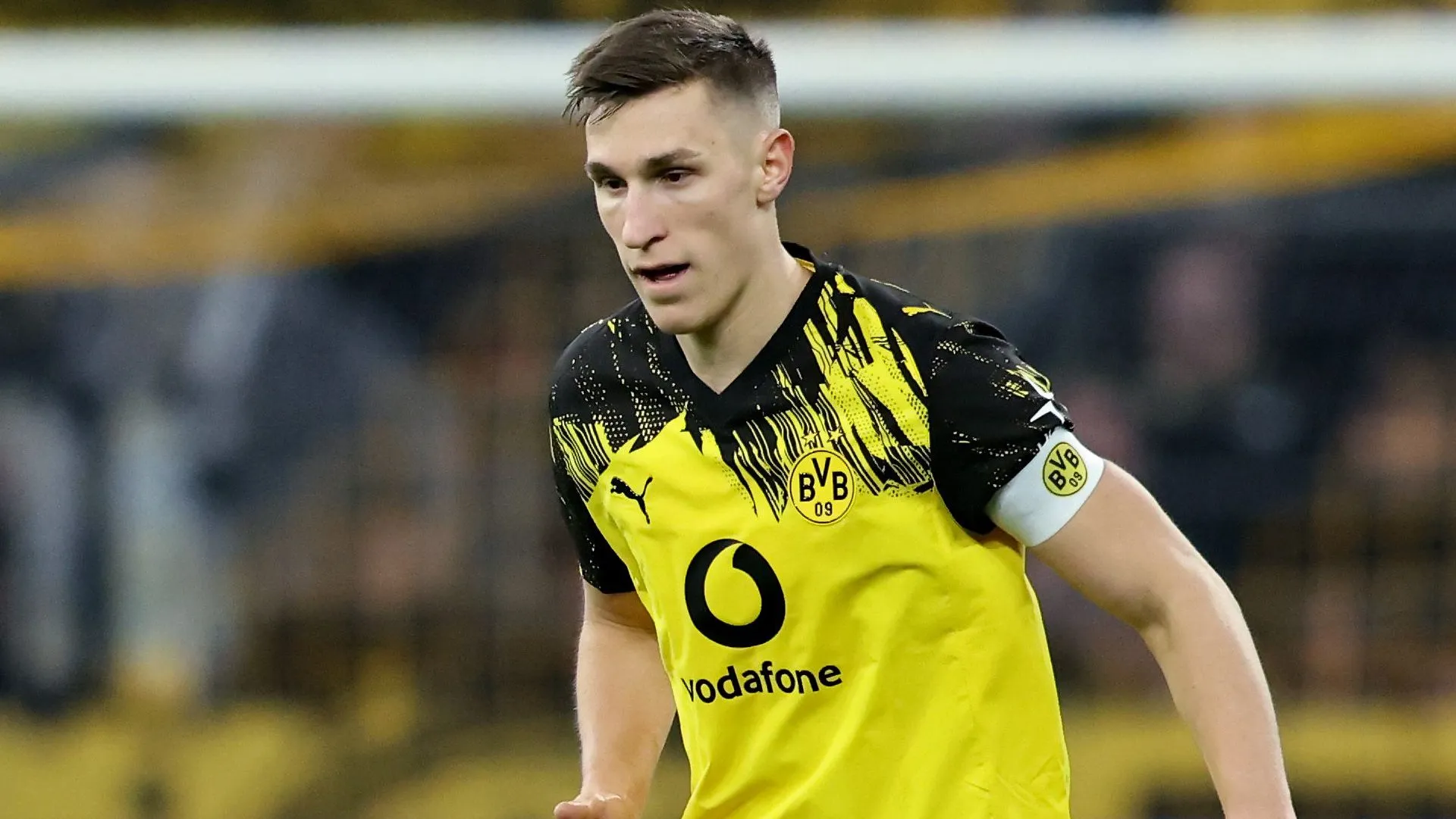 Nico Schlotterbeck pelo Dortmund. (Photo by Christof Koepsel/Getty Images)