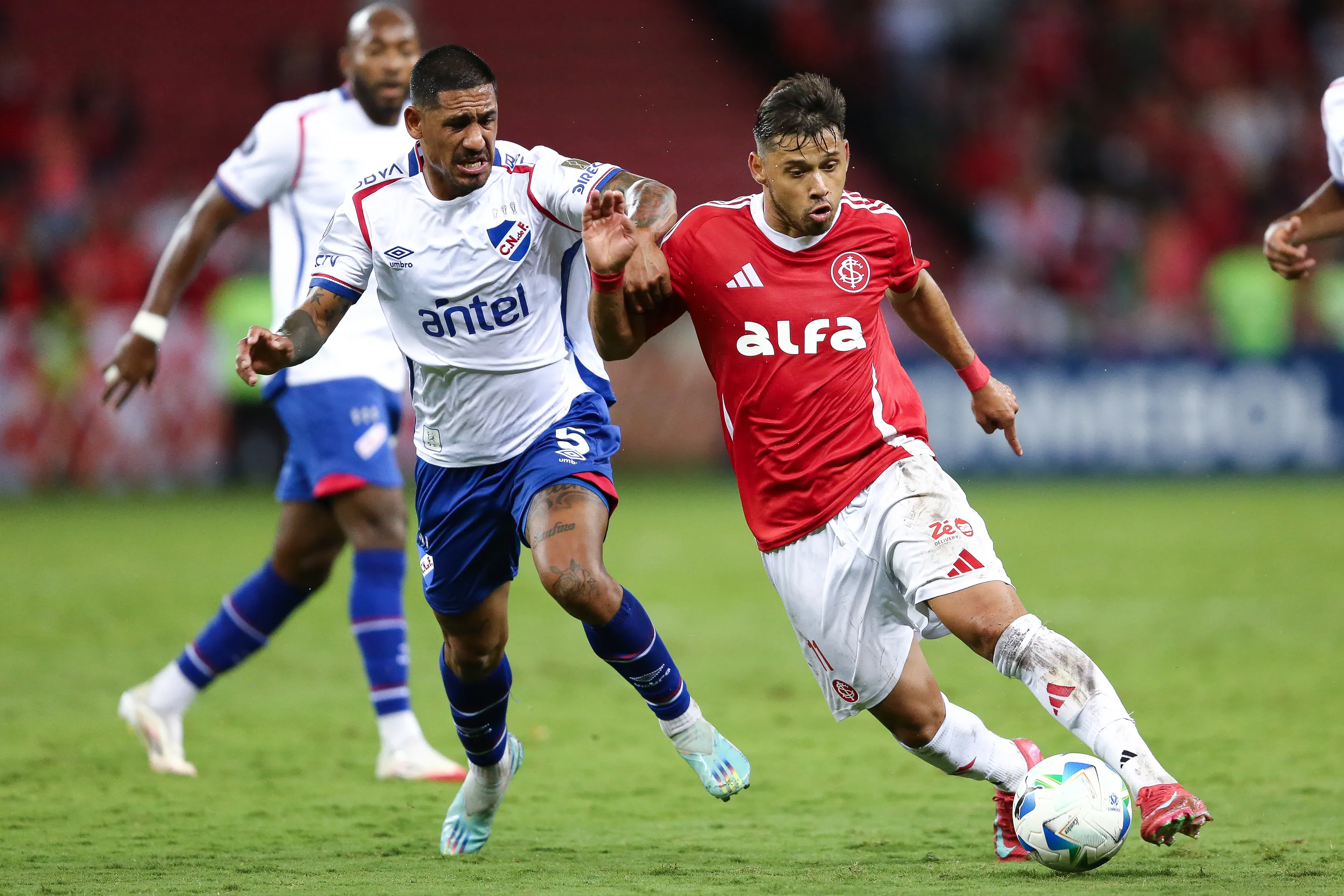 Óscar Romero contra o Nacional. (Photo by Pedro H. Tesch/Getty Images)