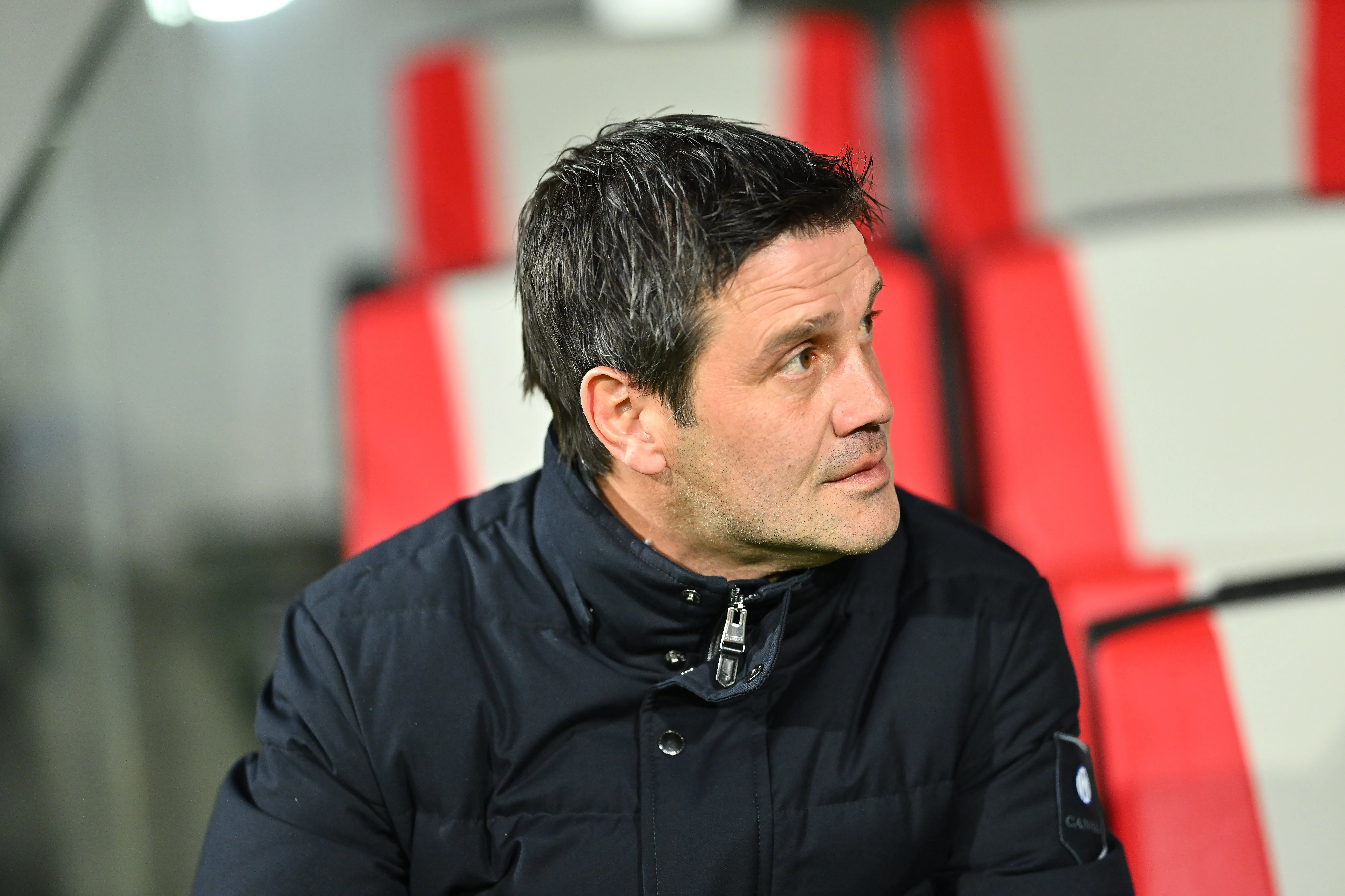 O treinador Cristian Chivu, da FC Internazionale, reage durante a partida da Serie A entre US Cremonese e FC Internazionale no Estádio Giovanni Zini, em 1º de fevereiro de 2026, em Cremona, Itália. (Foto de Marco M. Mantovani/Getty Images)