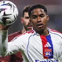 Endrick recebe bronca do treinador do Lyon após expulsão