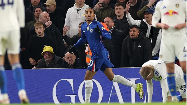 Atacante João Pedro em em partida da Premier League (Foto de Warren Little/Getty Images)