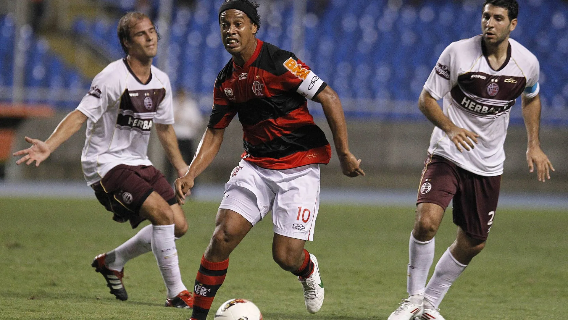 Ronaldinho Gaúcho durante partida entre Flamengo e Lanús pela Libertadores em 2012. Foto: IMAGO/Fotoarena
