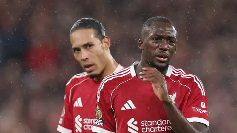 Capitão do Liverpool, Van Dijk reage ao interesse do Real Madrid em Ibrahima Konaté. (Foto de Michael Regan/Getty Images)