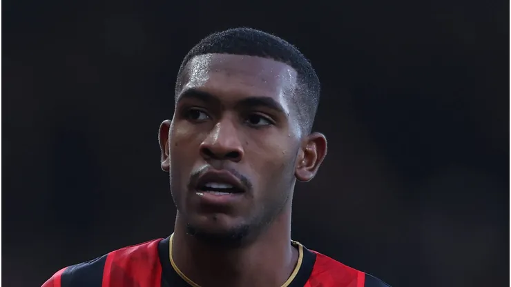 Futebol - Premier League 2025/2026 - AFC Bournemouth vs Aston Villa - Estádio Vitality - Sábado, 7 de fevereiro de 2026. Rayan, do Bournemouth, aplaude os torcedores após ser substituído no Estádio Vitality. Foto: IMAGO / Colorsport
