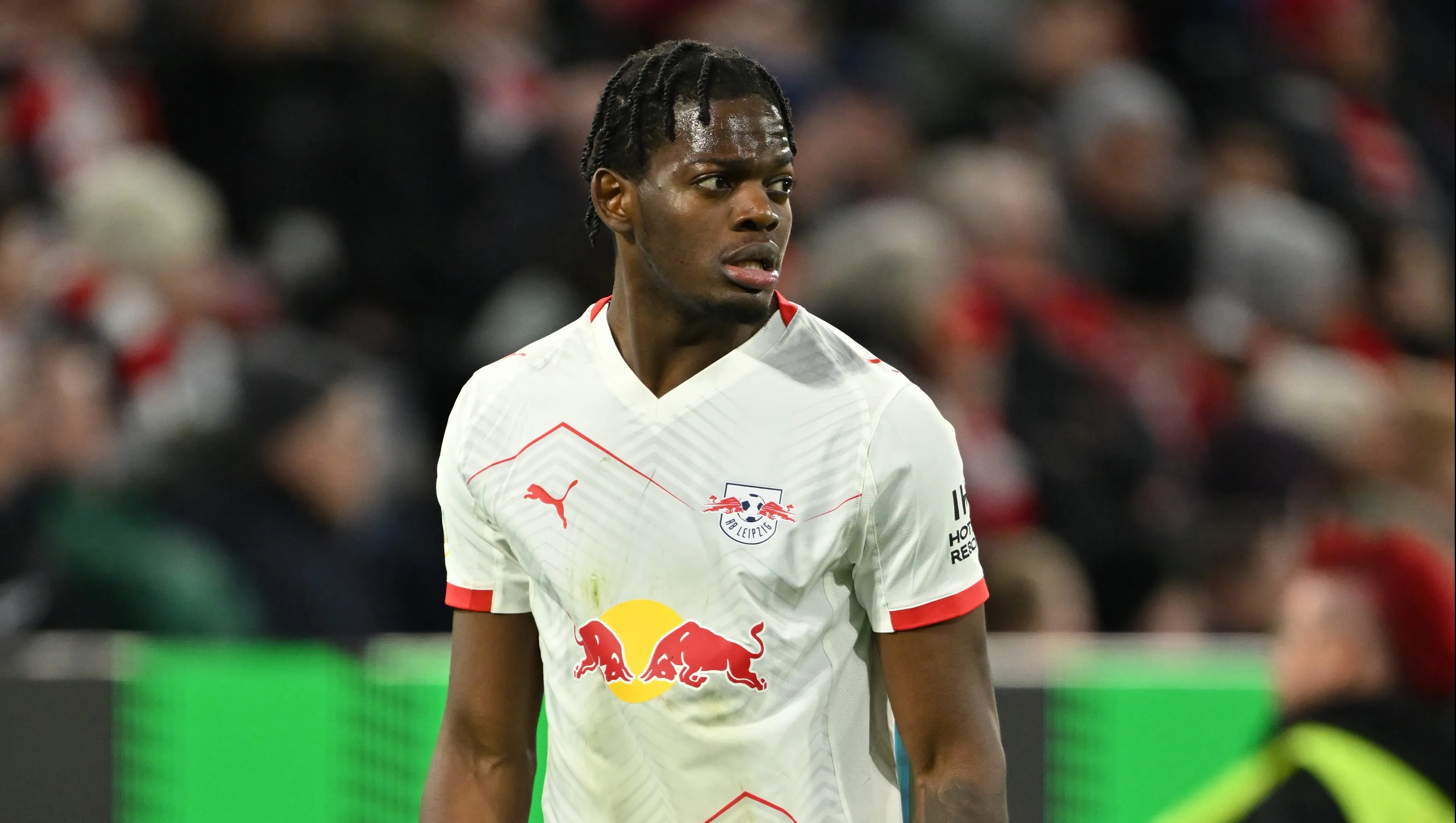 Chelsea tem concorrência por Castello Lukeba. Foto: Sebastian Widmann/Getty Images