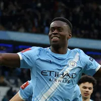 Manchester City vence o Salford por 2 a 0
