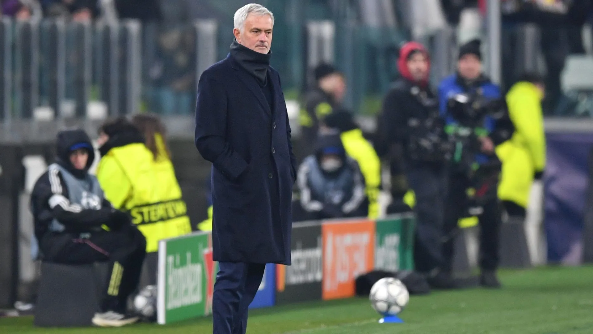 José Mourinho foi atendido rapidamente no hospital (foto: Valerio Pennicino/Getty Images)