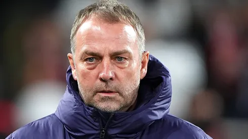 Jogadores do Barcelona questionam táticas de Hansi Flick após goleada sofrida para o Atlético de Madrid. (Foto: Angel Martinez/Getty Images)