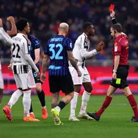 Zielinski decide no fim e Inter de Milão vence Derby d’Italia marcado por expulsão