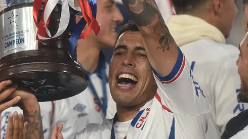 Santos encaminha a contratação do volante Christian Oliva, do Nacional. (Photo by Guillermo Legaria/Getty Images)