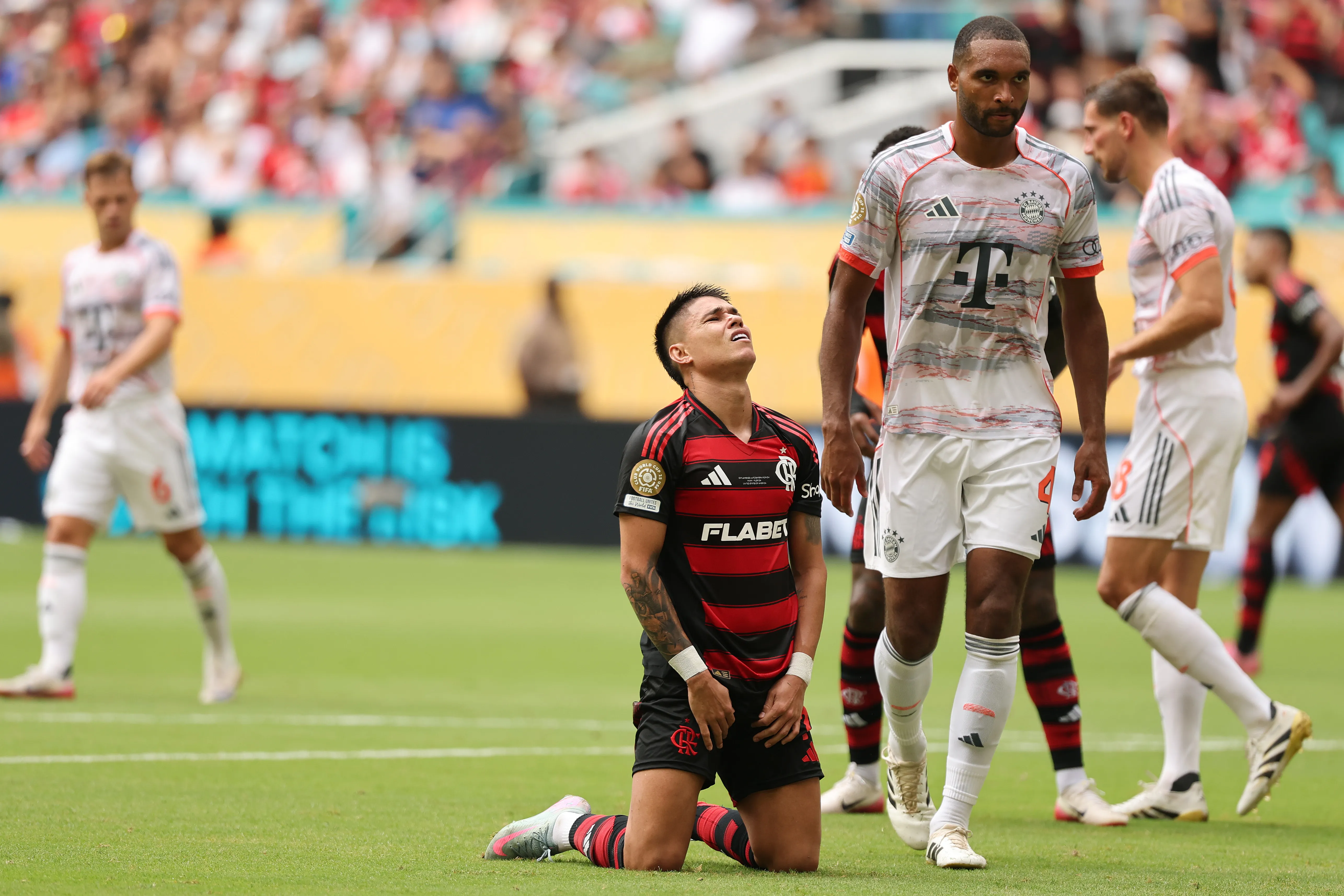 Luiz Araújo contra o Bayern de Munique. Foto: Michael Reaves/Getty Images
