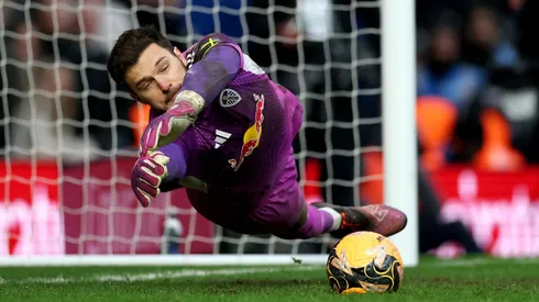 Lucas Perri defendendo pênalti