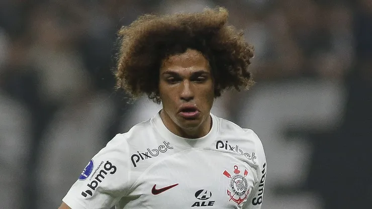 Guilherme Biro debuta com assistência em vitória do Ajman na liga dos Emirados. (Foto de Miguel Schincariol/Getty Images)