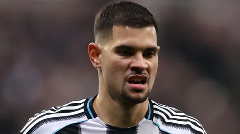 Bruno Guimarães em jogo do Newcastle. (Photo by George Wood/Getty Images)