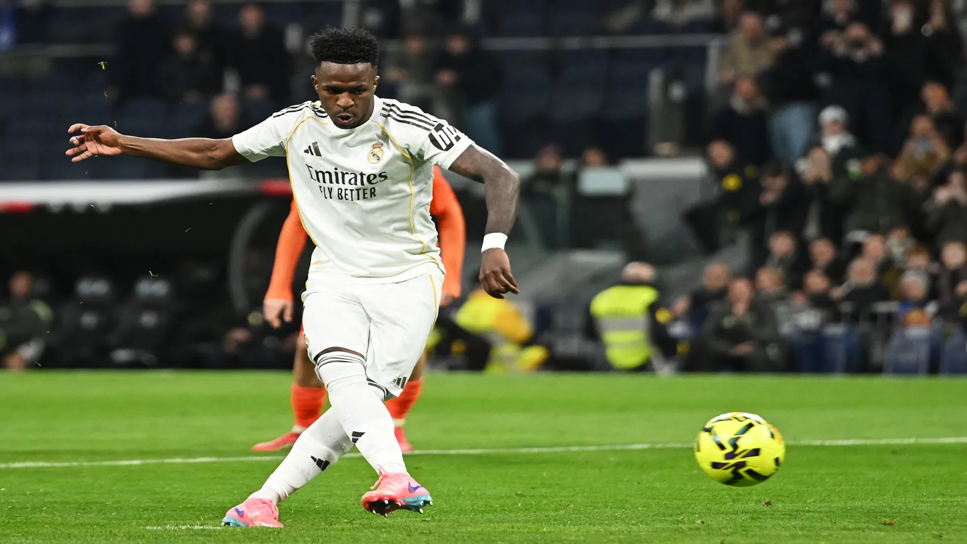 Real Madrid x Real Sociedad: Vini Jr marca de pênalti