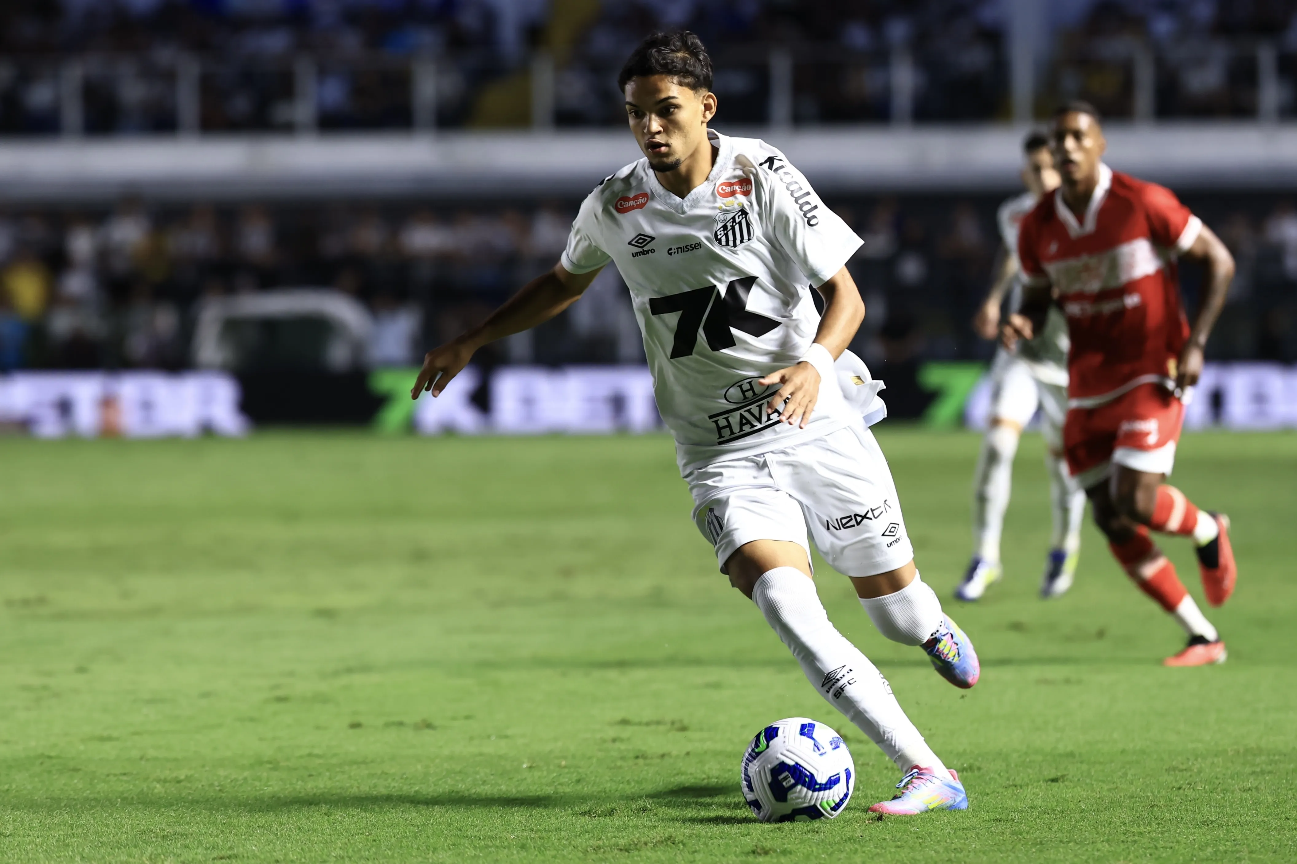 SP – SANTOS – 01/05/2025 – COPA DO BRASIL 2025, SANTOS X CRB – Mateus Xavier jogador do Santos durante partida contra o CRB no estadio Vila Belmiro pelo campeonato Copa Do Brasil 2025. Foto: Marcello Zambrana/AGIF