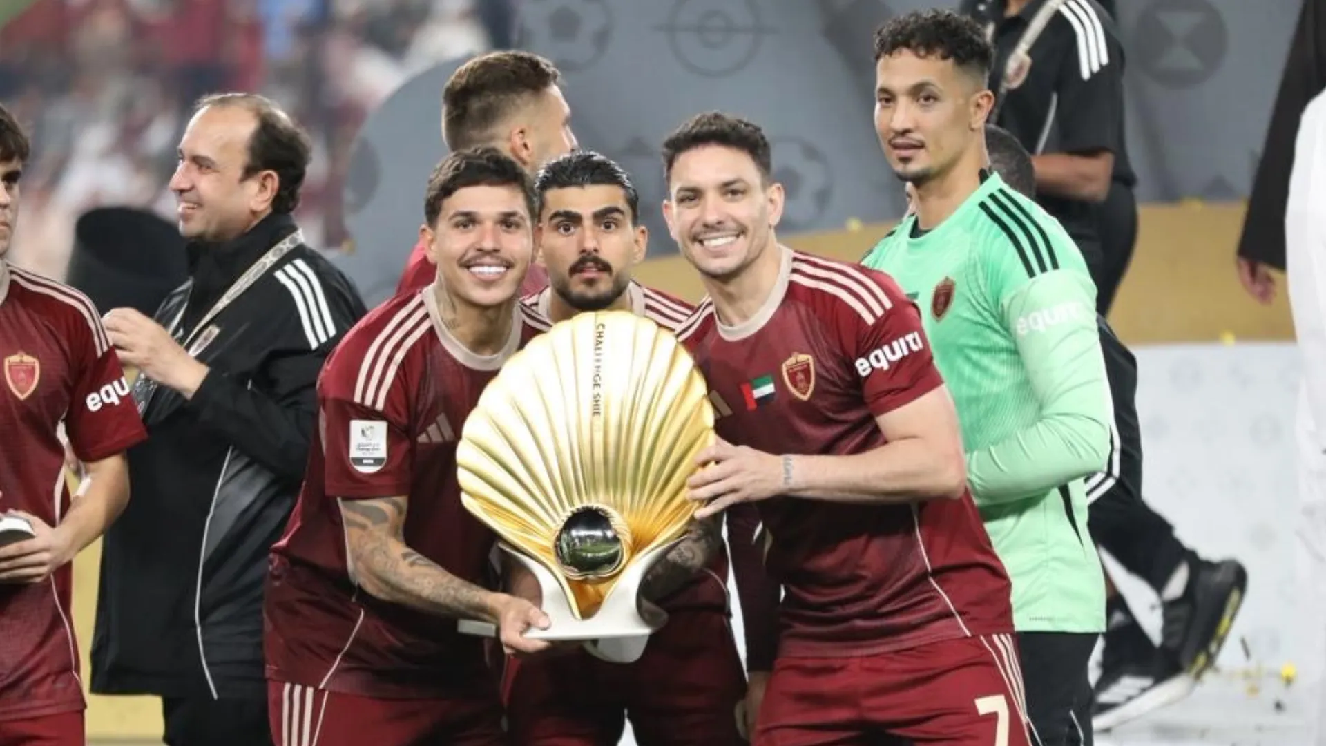 Jadsom comemora título pelo Al-Wahda