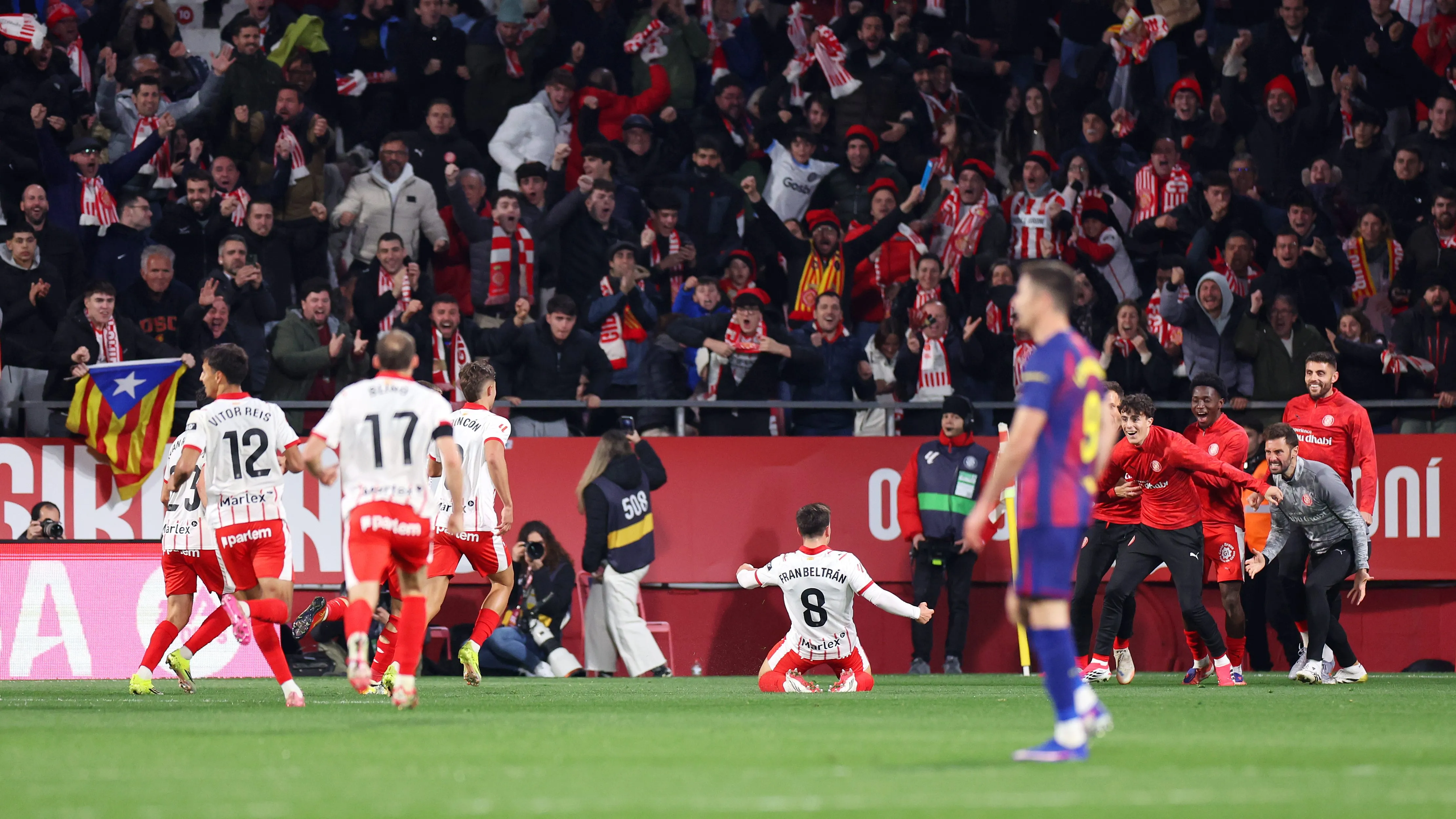 Fran Beltrán comemorando gol sobre o Barcelona. Foto: Judit Cartiel/Getty Images