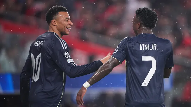 Mbappé e Vini Júnior em jogo do Real Madrid (Jose Manuel Alvarez Rey/Getty Images)