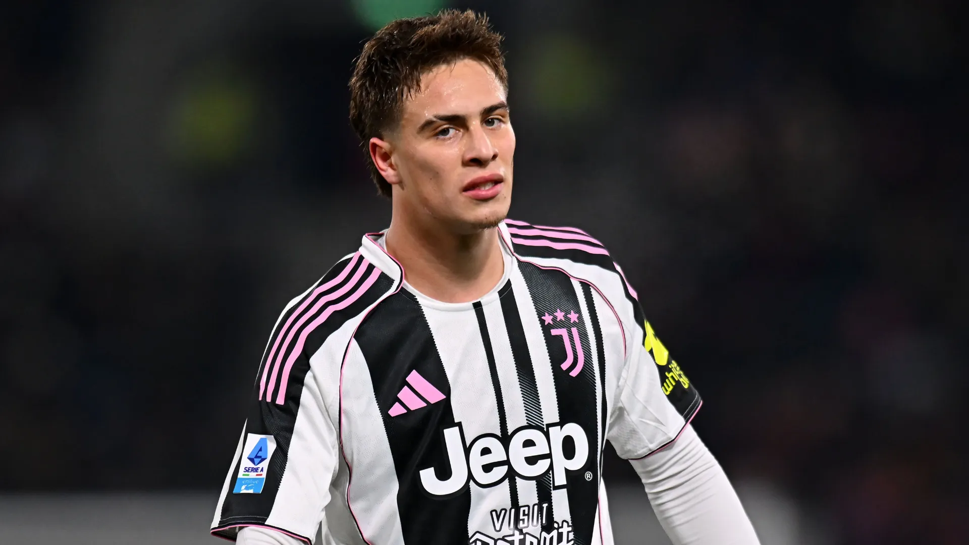 Kenan Yıldız durante partida da Juventus