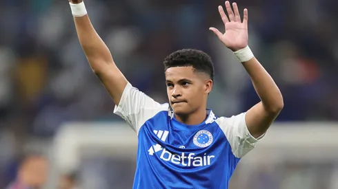 Kauã Prates em jogo do Cruzeiro. (Foto: Gilson Lobo/AGIF)