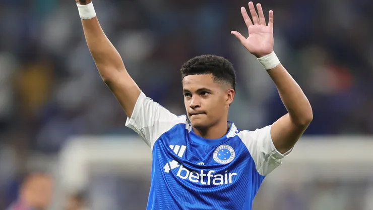 Kauã Prates em jogo do Cruzeiro. (Foto: Gilson Lobo/AGIF)