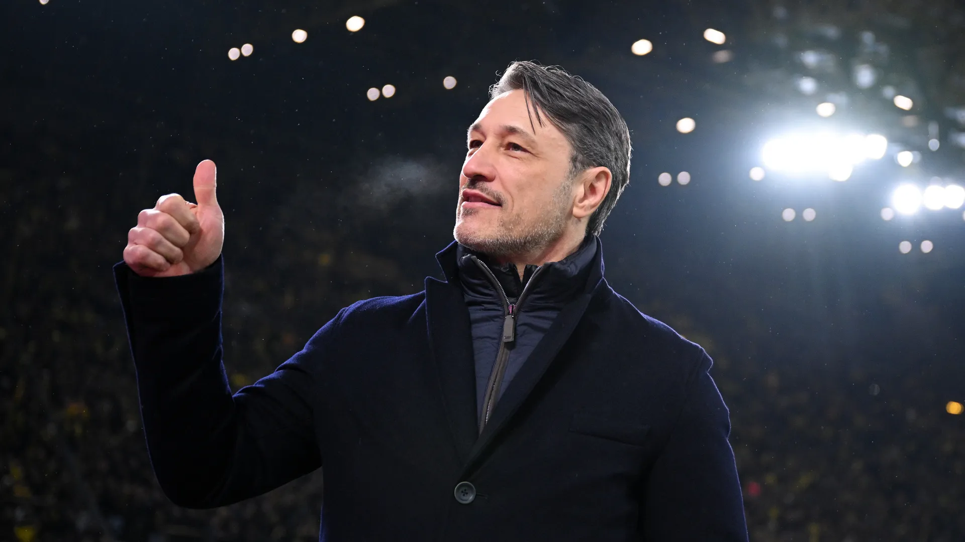 Niko Kovač faz sinal de 