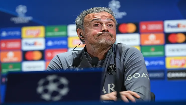 Luis Enrique em coletiva de imprensa do PSG - Stuart Franklin/Getty Images