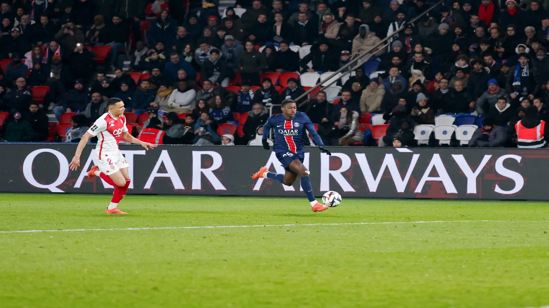 Monaco e PSG em partida da Ligue 1 em 2025 – Catherine Steenkeste/Getty Images for Qatar Airways