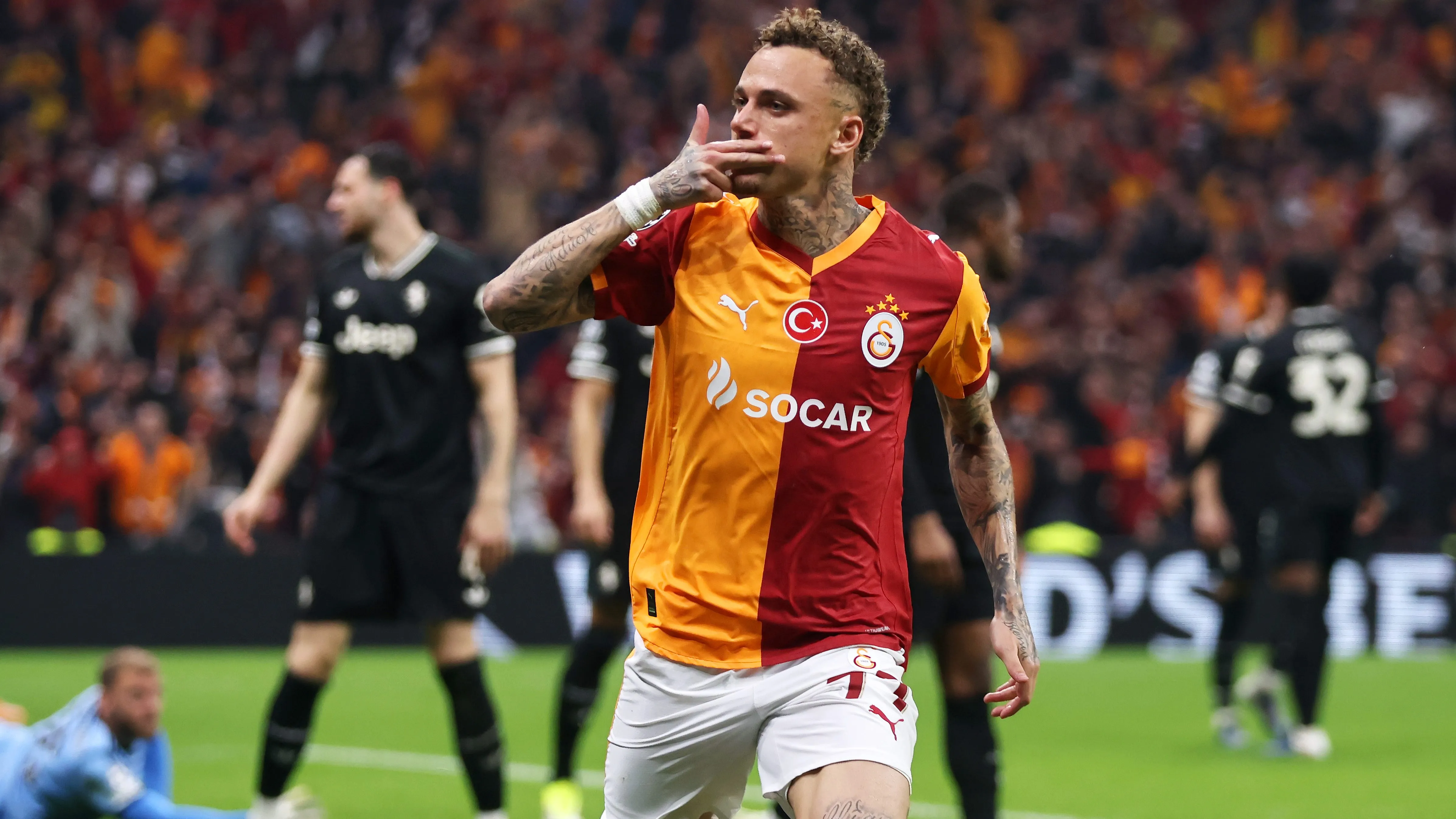 Noa Lang, do Galatasaray, comemorando gol sobre a Juventus. Foto: Burak Kara/Getty Images