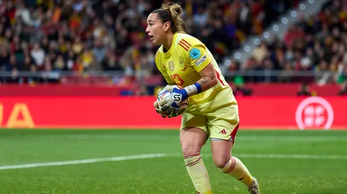 Goleira espanhola ficará fora dos gramados por quatro semanas – Foto: Angel Martinez/Getty Images