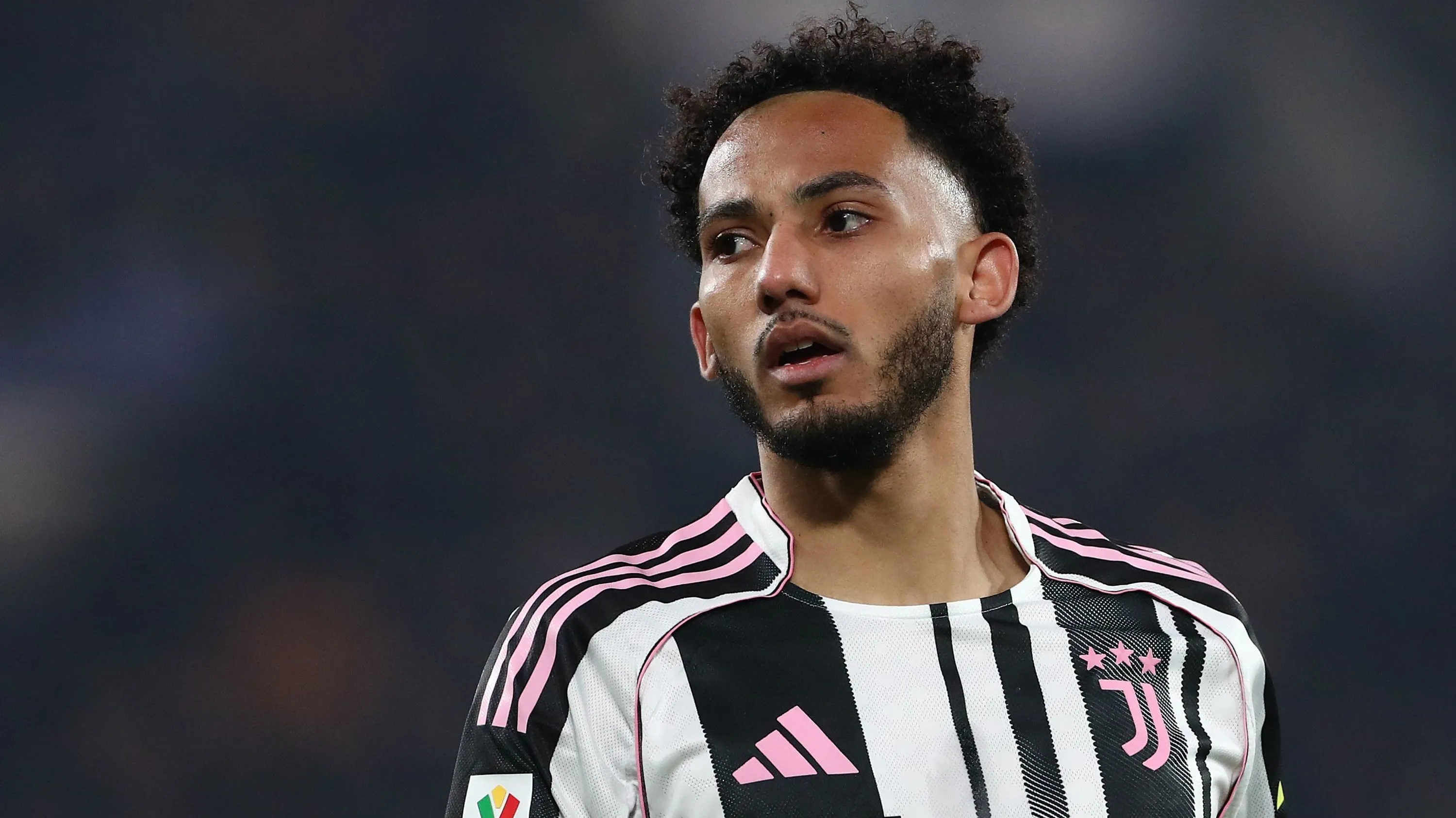 Lloyd Kelly é o novo alvo do Tottenham. Foto: Marco Luzzani/Getty Images