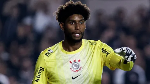 Hugo Souza em campo pelo Corinthians. Foto: Ricardo Moreira/Getty Images