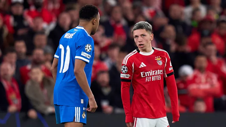 Gianluca Prestianni brigando com Mbappé. (Foto: Angel Martinez/Getty Images)